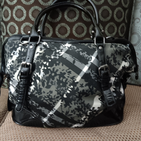 Burberry bag- authenticated and $$ 💕 - Picture 3 of 7